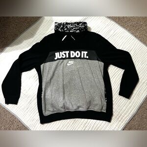 Women’s XL Nike sweatshirt